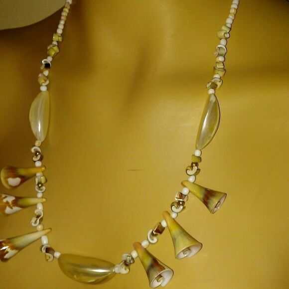 Unique vintage seashell necklace  - Picture 2 of 5